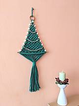 Dekorácie - Macramé vianočný stromček zelený s korálkami - 13806779_