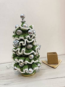 Dekorácie - Vianočný stromček Svietiaci s dekoráciami (strieborné dekorácie výška 34 cm) - 13806151_