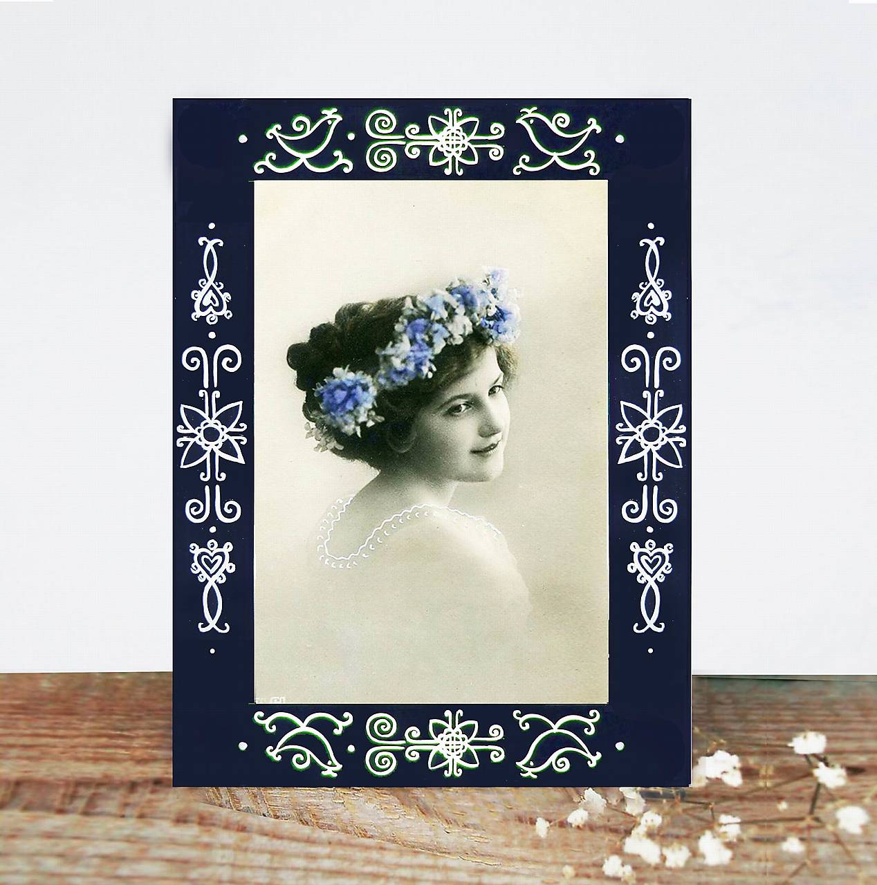 Maľovaný rámček - Blue Folk  (13x18 cm, vzor A (kartónová nožička, plastové sklo))