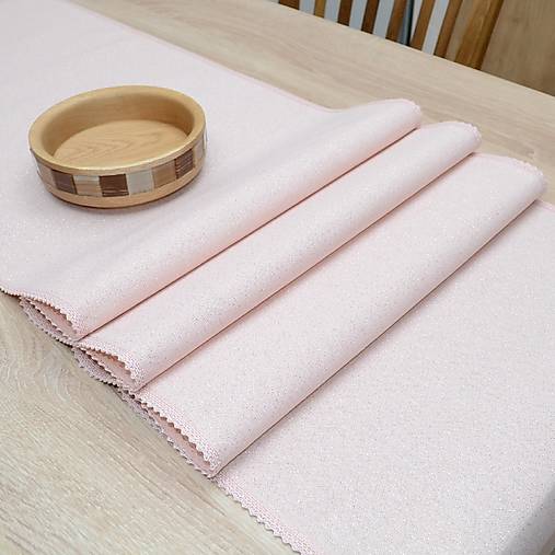 Úžitkový textil - ROSE GOLD -  staroružová pretkávaná zlatom - slávnostný behúň - 13809246_
