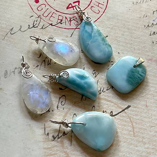 Crescent Moon Larimar Pendant AG925 / Strieborný prívesok s larimarom