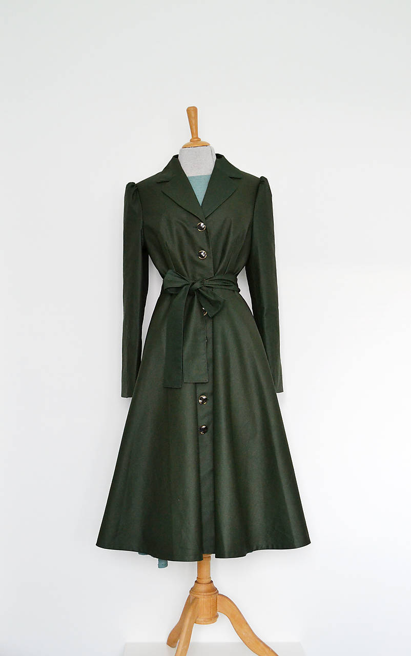 Bavlnený trenčkot s pogumovaným povrchom s kruhovou sukňou 