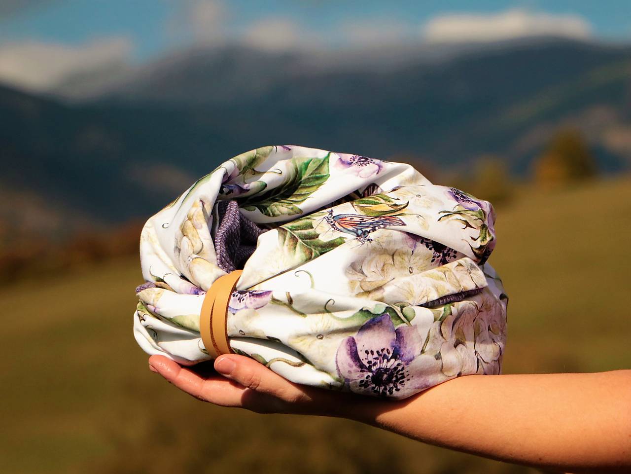 Štýlový nákrčník s motýľom