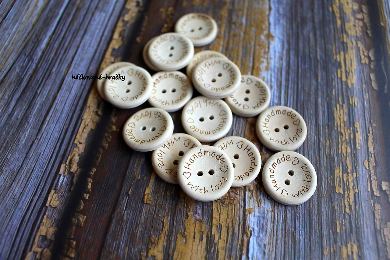 Gombík handmade with love 25mm