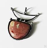 Náhrdelníky - Cínovaný tiffany prívesok s jaspisom brekciovým - 13831648_