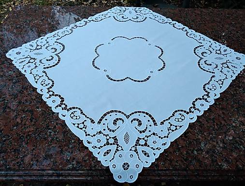Úžitkový textil - Ručne vyšívaná dečka richelieu R21 štvorec 90x90cm - 13833720_
