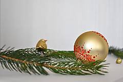  - Sklenená vianočná guľa zdobená voskom (aj s menom) (Zlatá matná) - 13833298_