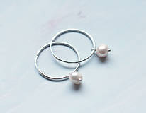 Náušnice - Strieborné kruhové náušnice s riečnymi perlami - 13835225_