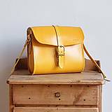 Kabelky - Kožená kabelka *Yellow Leather Messenger* - 13839678_