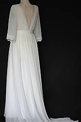 Šaty - Jednoduché svadobné šaty s krajkou na chrbáte - 13840966_