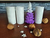 Adventné sviečky sviečky s fialovým stromčekom