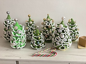 Dekorácie - Vianočný stromček Svietiaci s dekoráciami - 13847682_