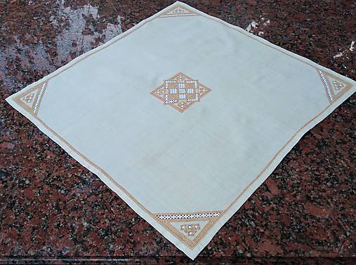 Úžitkový textil - Ručne vyšívaná dečka V8 štvorec 75x75cm - 13852624_