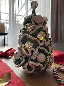 Dekorácie - Vianočný stromček Svietiaci s dekoráciami - 13853853_