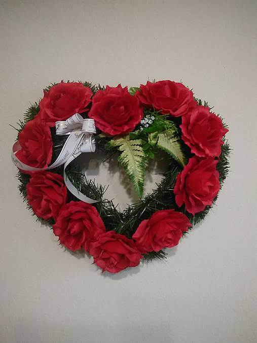 srdce s červenými  ružami na hrob 33 cm