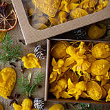 Dekorácie - Vianočné ozdoby zo 100% včelieho vosku v darčekovej krabičke 18ks/36ks (36ks) - 13857178_