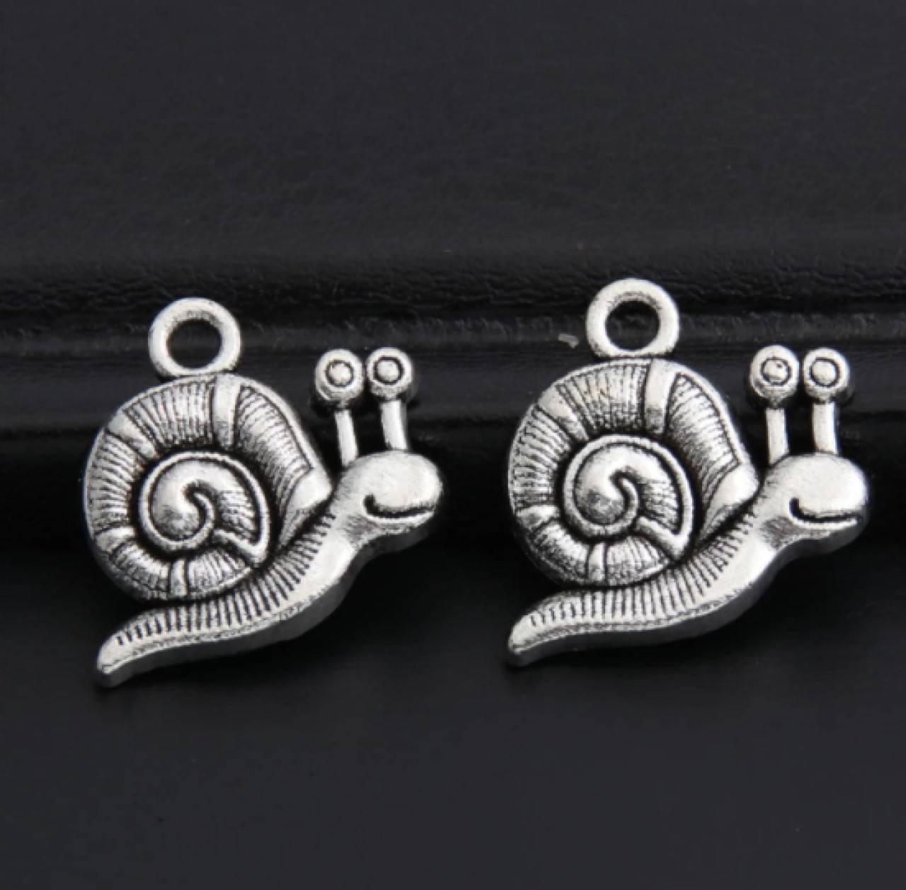 Prívesok slimáčik 1,6 x 1,8 cm 