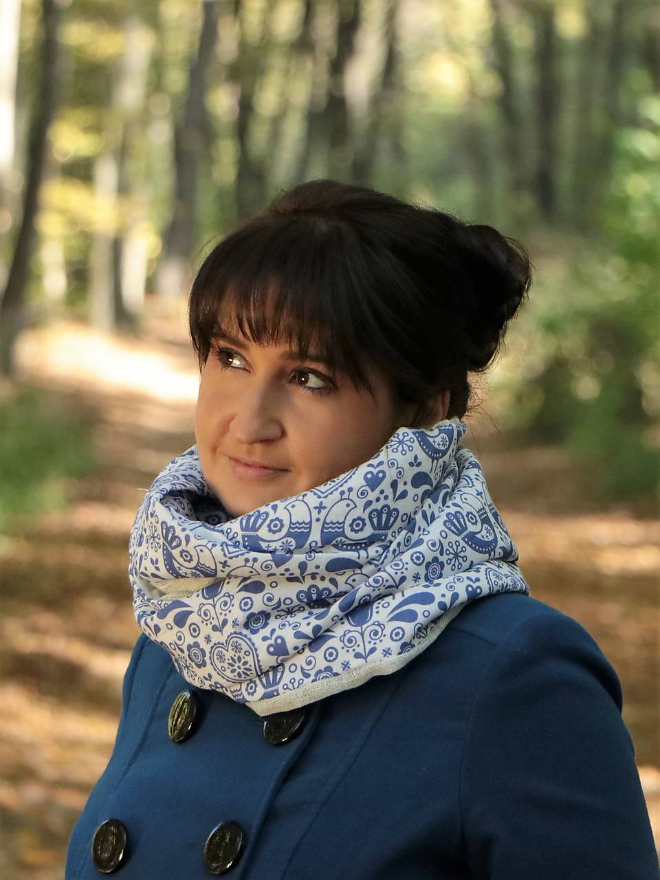 Štýlový ľahučký ľanový nákrčník vtáčik modrý