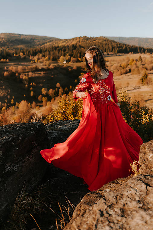 Červené šaty Vajnory
