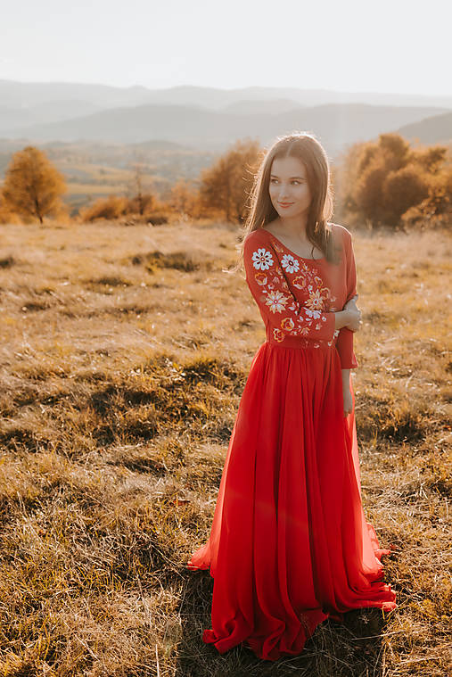 Červené šaty Vajnory