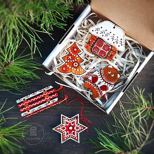 Drevené vianočné ozdoby - Dedinka (5ks) (Červená, s medvedom)