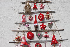 Dekorácie - Vianočný stromček s prírodnými vianočnými ozdobami - rebrík - 13860004_