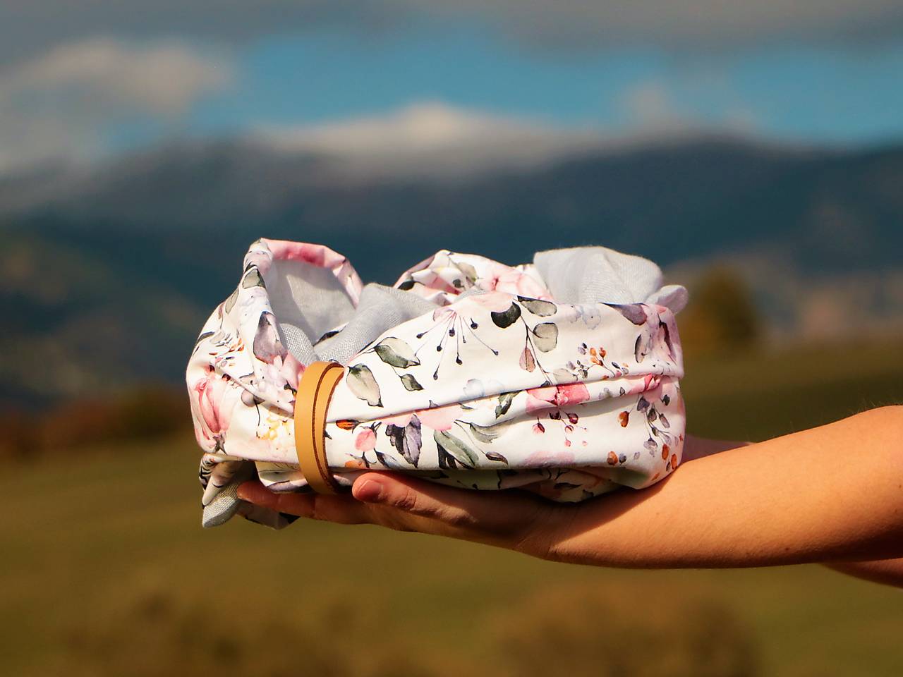 Štýlový nákrčník letné ruže