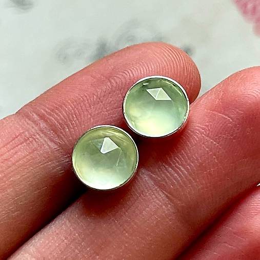 Faceted Prehnite Ag925 Stud Earrings / Náušnice s prehnitom AG925