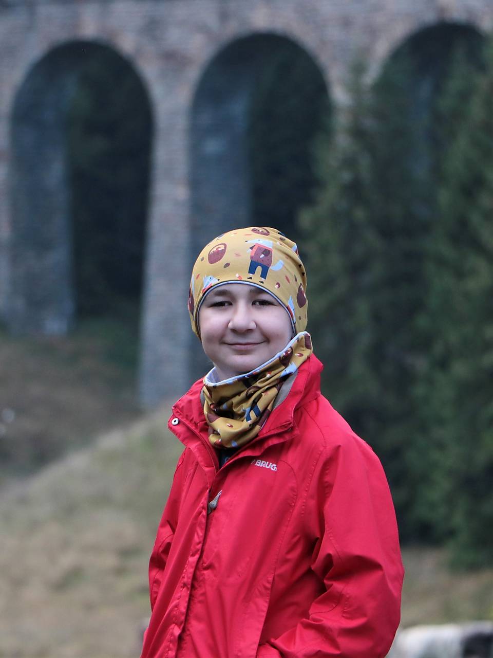 Vlk v lese úpletová čiapka, nákrčník alebo set