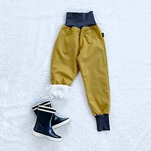 Detské oblečenie - Zimné softshellové nohavice horčicové zateplené s barančekom - 13877682_