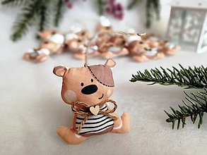 Dekorácie - Vianoční macíkovia na stromček (Medvedík bez čapice) - 13887740_