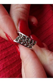 Prstene - Strieborný prsteň Galaxia s prírodnými vltavínmi, prsteň s prírodnými vltavínmi v bielom a žltom zlate (striebro 57 mm) - 13884640_