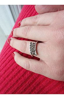 Prstene - Strieborný prsteň Galaxia s prírodnými vltavínmi, prsteň s prírodnými vltavínmi v bielom a žltom zlate (biele zlato 51 mm) - 13884652_