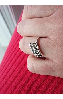 Prstene - Strieborný prsteň Galaxia s prírodnými vltavínmi, prsteň s prírodnými vltavínmi v bielom a žltom zlate (biele zlato 54 mm) - 13884658_