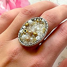 Prstene - Gold and White Beaded Ring / Korálkový prsteň - 13888854_