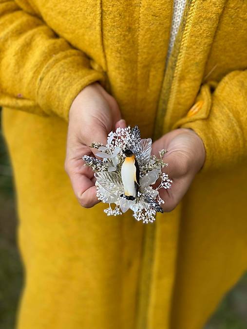 Kvetinová brošňa "zimná rozprávka"  - tučniak 