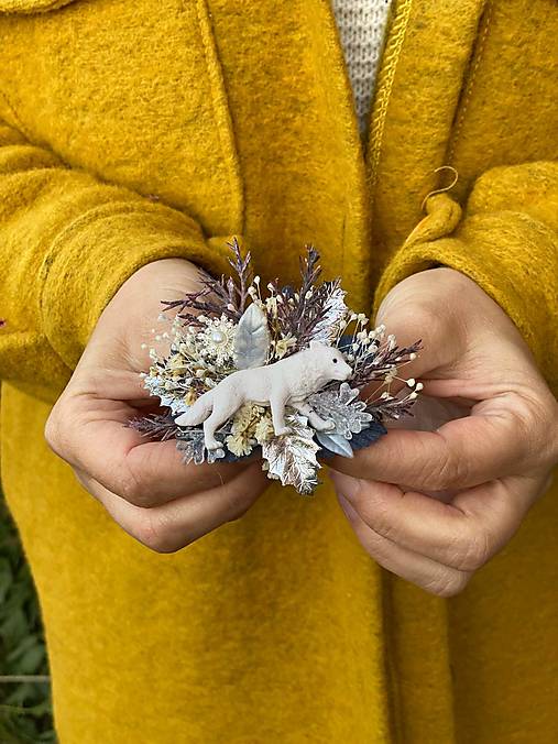 Kvetinová brošňa "zimná rozprávka"  - polárna líška 