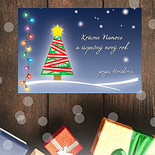 Papiernictvo - Vianočná pohľadnica - vianočný stromček v noci (karmínové stuhy) - 13892906_