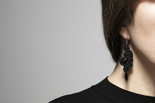 Náušnice - Čierna Edina - soutache earring - ručne šité šujtášové náušnice - 13896519_