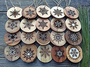 Dekorácie - Vianočná drevená dekorácia "vločka"mix - 13897981_