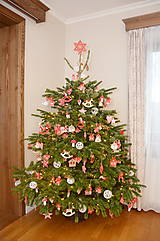Dekorácie - Vianočné ozdoby drevené červené a smotanové - 13904255_