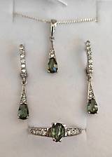 Sady šperkov - Súprava šperkov Sirius s vltavínom a zirkónmi v striebre a pozlátené striebro - 13901333_