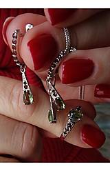 Sady šperkov - Sada šperkov Orion, prívesok, náušnice a prsteň s vltavínom a granátmi striebrom, bielym a žltým zlatom - 13902454_