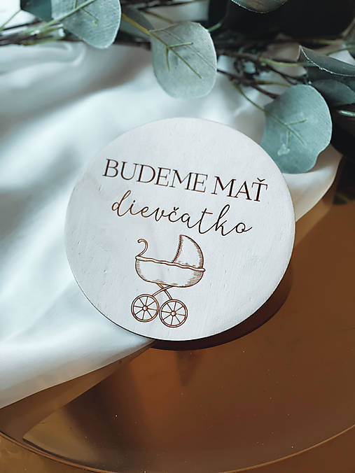 Papiernictvo - Drevený míľnik - Budeme mať dievčatko - 13905490_