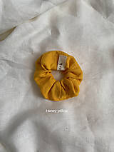 Ľanová gumička do vlasov Scrunchie (Honey yellow)