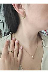 Sady šperkov - Sada šperkov s okrúhlym vltavínom, prívesok, náušnice a prsteň striebrom, bielym a žltým zlatom - 13906883_