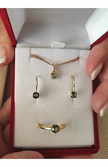 Sady šperkov - Sada strieborných šperkov s okrúhlym vltavínovým kamienkom z malého vltavínu striebra 925 a pozláteného striebra (pozlátené striebro) - 13907625_