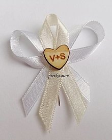 Svadobné pierka - svadobné pierko - bielo krémové s dreveným srdiečkom - s iniciálmi - VZOR 1 - 13916076_