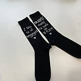 Ponožky, pančuchy, obuv - Maľované ponožky k výročiu/svadbe “z toho už nevyzuješ / (Najlepší manžel na svete od …”(čierne)) - 13914310_