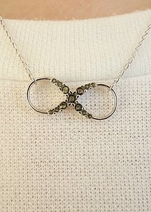 Náhrdelníky - Strieborný náhrdelník infinity s prírodnými českými vltavínmi - 13916143_